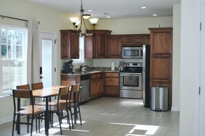 Microondas, horno, placa de cocina, lavavajillas