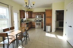 Micro-ondas, fogão, cooktop, lava-louças