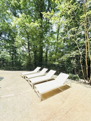 Terrace/patio - Luxury Estate w pool 7 bedrooms ping pong pool table  6787764961 (Atlanta)