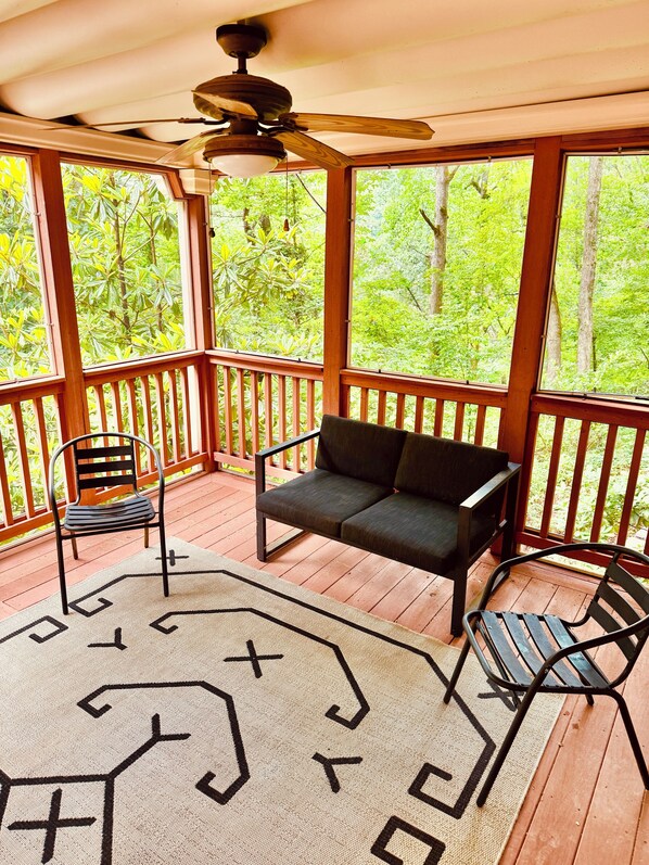 Property grounds - Luxury Estate w pool 7 bedrooms ping pong pool table  6787764961 (Atlanta)
