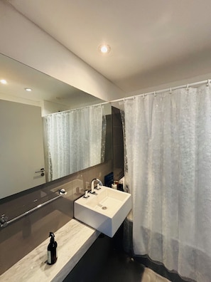 Towels, soap, toilet paper - Decó Apart by Beauty Smart Hotel (Buenos Aires)