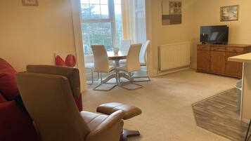 Leilighet, hageutsikt | Oppholdsområde | Leker