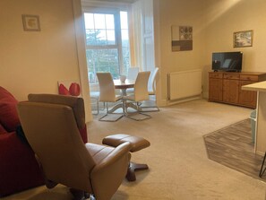 公寓, 花園景 | 客廳 | 玩具