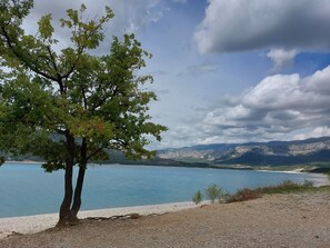 Camastros y toallas de playa 