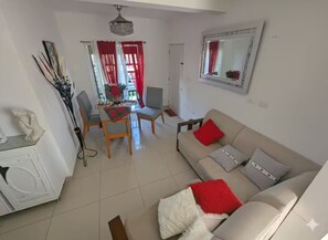 Living area - Elegant apartment in a gated community (Villa Progreso)