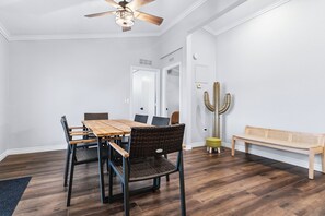 Dining - Game On! River Getaway Sleeps 10 in Bullhead City (Bullhead City)
