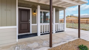 Exterior detail - Game On! River Getaway Sleeps 10 in Bullhead City (Bullhead City)