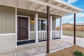 Exterior detail - Game On! River Getaway Sleeps 10 in Bullhead City (Bullhead City)