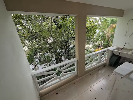 Property grounds. Spacious apt in central area, 10 mins from Cabarete!