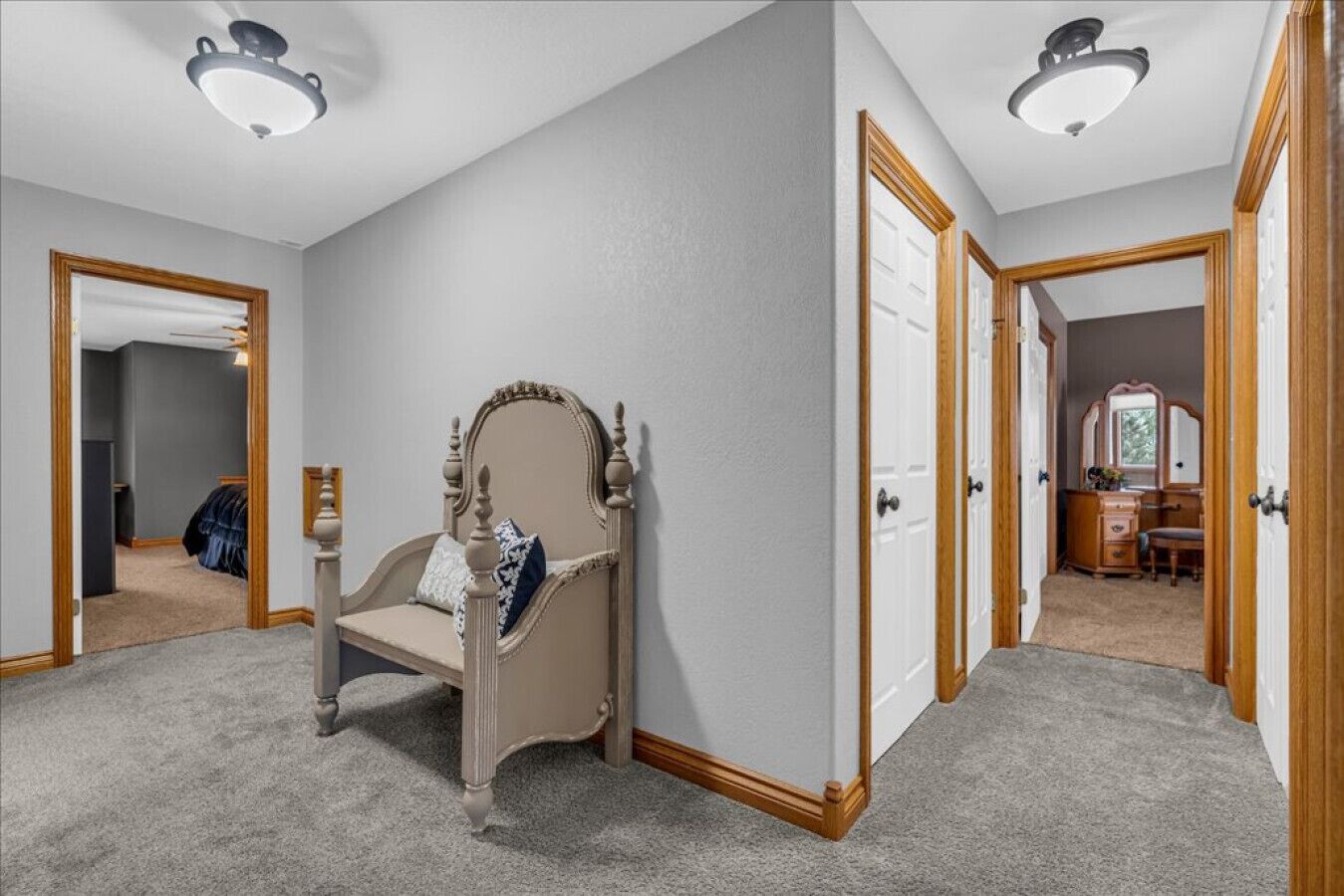 Escrivaninha, Wi-Fi, roupa de cama