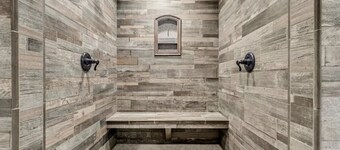 The Stone Haven Estate: Hot tub, Golf Course & 2 Miles from DT Lexington