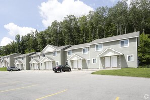 Exterior - Holiday Village Townhomes – Your All-Season Retreat in Traverse City (Traverse City)