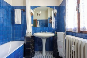 Hair dryer, bidet, towels, soap - Casa Angelina your quiet home in Florence (Firenze)