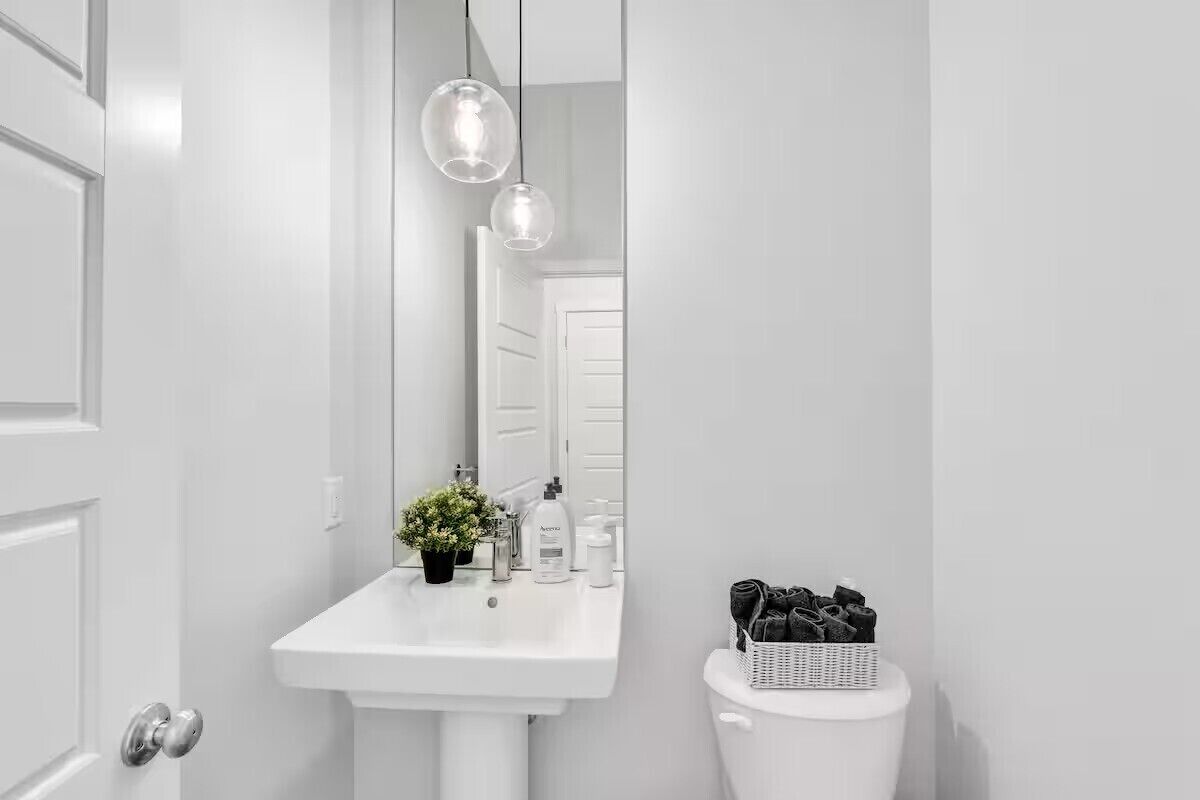 Hårtørrer, håndklæder, Sæbe, Toiletpapir