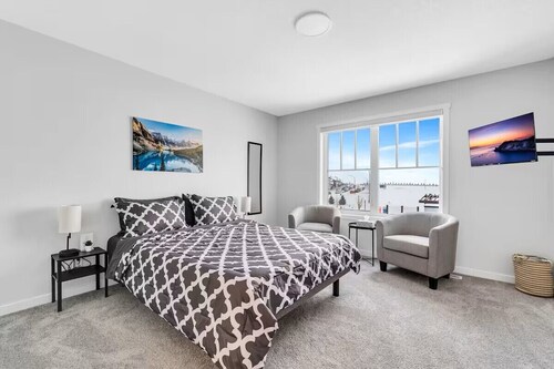 Cozy townhome in SE (AC/Garage/BBQ) - Close to highway and amenities.