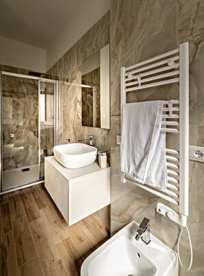 Deluxe Double Room, Balcony, City View | Bathroom - Marty Suites Luxury Rooms (Pescara)