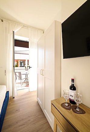 Deluxe Double Room, Balcony, City View | Interior - Marty Suites Luxury Rooms (Pescara)