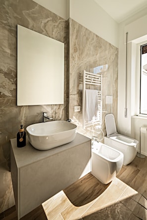 Deluxe Tek Büyük Yataklı Oda, Balkon, Şehir Manzaralı | Banyo | Bide 