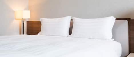 Suite, 1 Bedroom, Roll-in Shower, Kitchenette | Desk, iron/ironing board, free WiFi