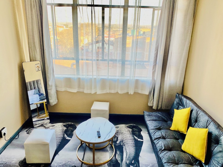 Maboneng Cbd Comforts Your Stylish Urban Hideaway In The Heart Of Maboneng! - Johannesburg