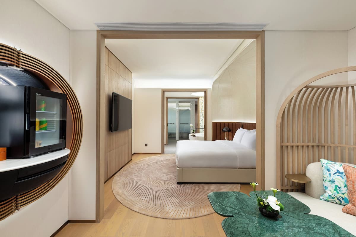 Premium Room, 1 King Bed, River View