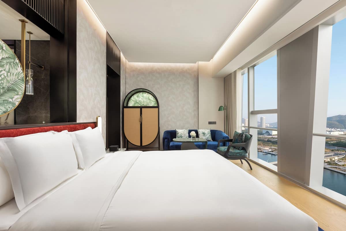 Standard Room, 1 King Bed, River View (High Floor)