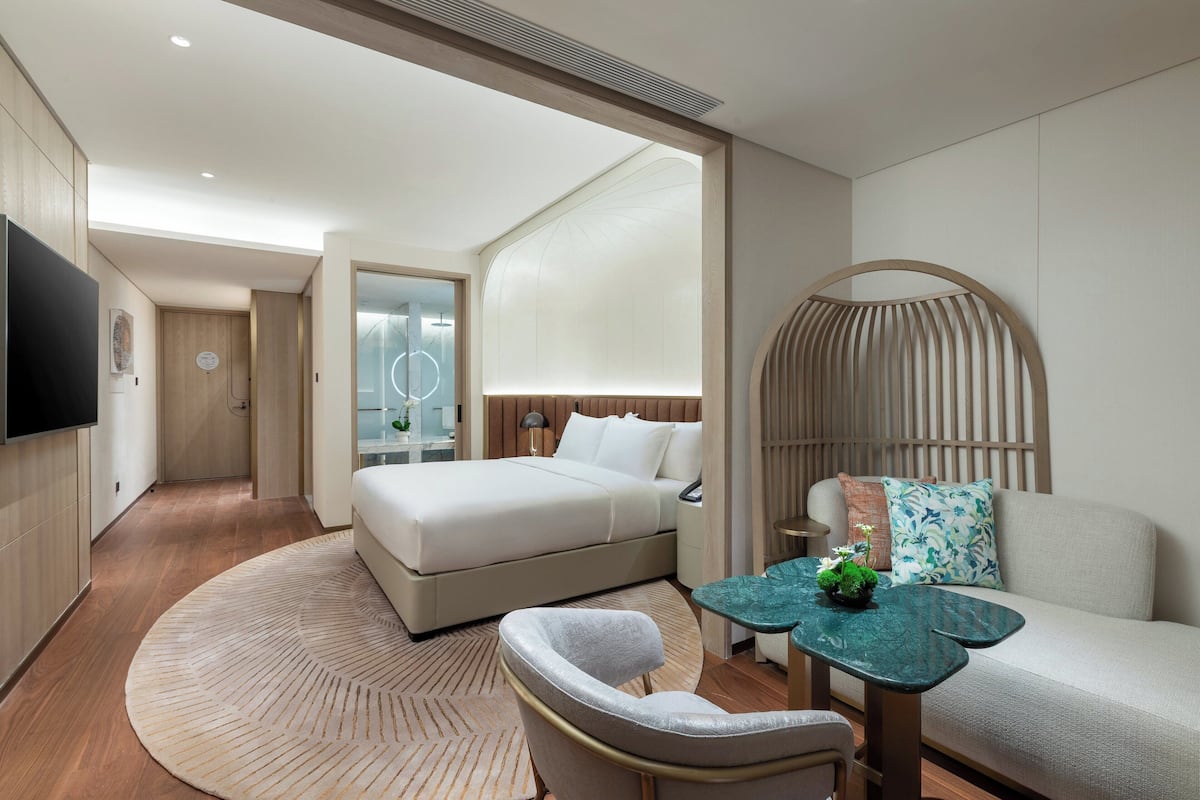 Standard Room, 1 King Bed, River View