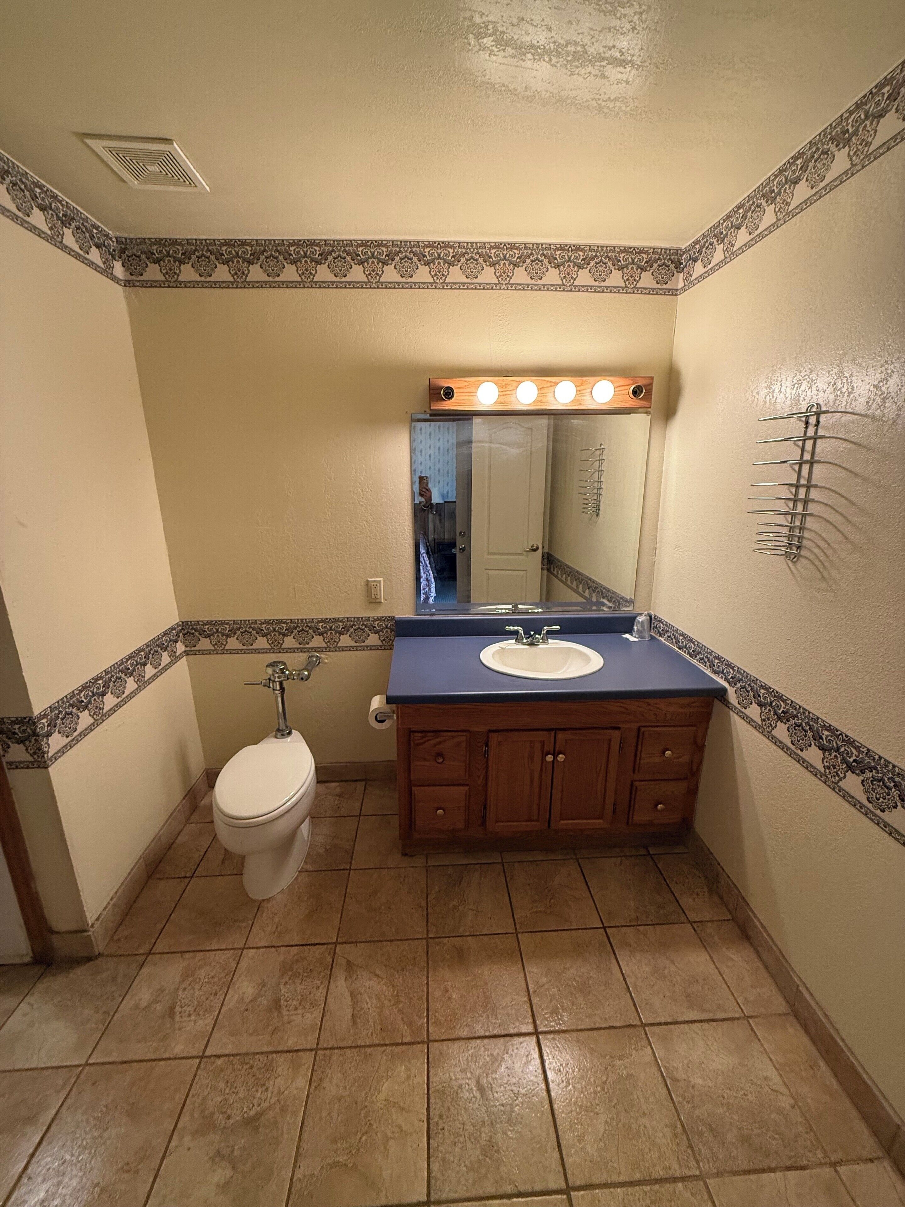 Single Room | Bathroom | Shower, towels, soap, toilet paper