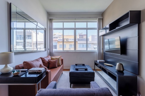 Apartamento com Garagem a 400m da Praia de Ipanema