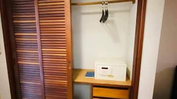 Minibar, desk, free WiFi, bed sheets