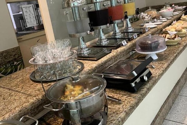 TĂ€gliches inbegriffenes FrĂŒhstĂŒcksbuffet