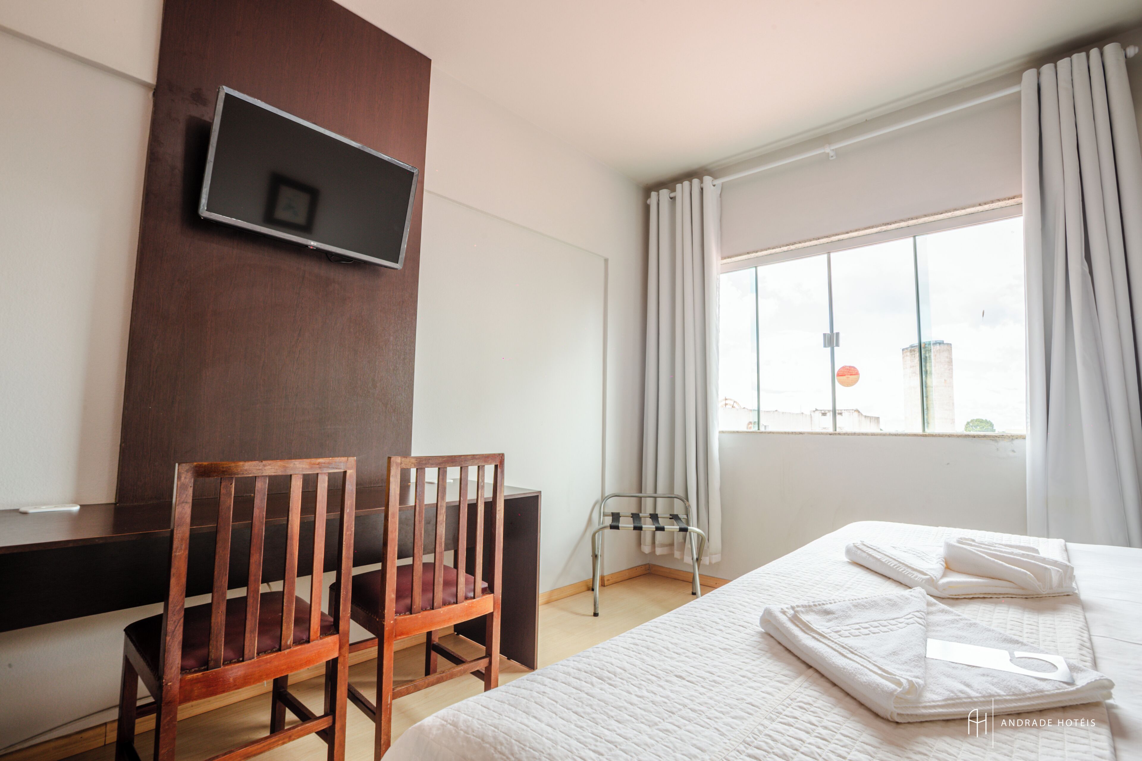Minibar, desk, free WiFi, bed sheets
