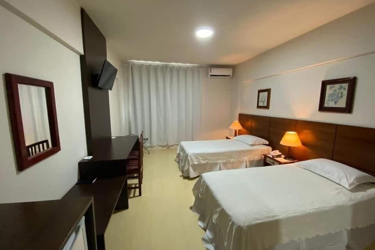 Minibar, skrivbord, gratis wi-fi och sängkläder