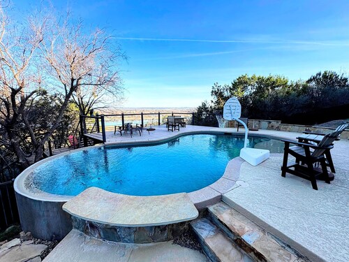 Lux Hilltop HSB- Pool, Lake-view, Games, Theatre