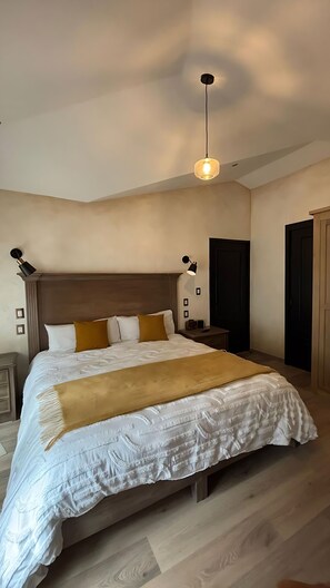 1 soverom, strykejern/-brett, internettilgang og sengetøy