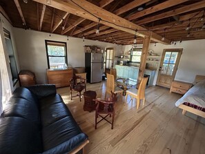 Living area - Cozy studio in vibrant Sarasota, steps from Siesta waters, AC, WiFi (Sarasota)