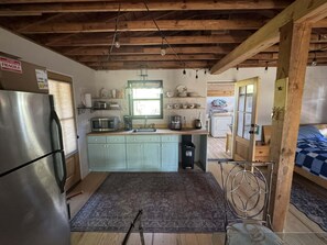 Interior - Cozy studio in vibrant Sarasota, steps from Siesta waters, AC, WiFi (Sarasota)
