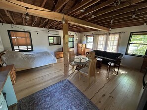 1 bedroom, iron/ironing board, WiFi, bed sheets - Cozy studio in vibrant Sarasota, steps from Siesta waters, AC, WiFi (Sarasota)