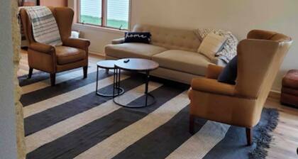 The Treasure House- 3 Bedroom, 2 Bathroom, Pet Friendly & Near Duluth