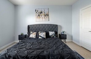 2 habitaciones, tabla de planchar con plancha, wifi y ropa de cama 