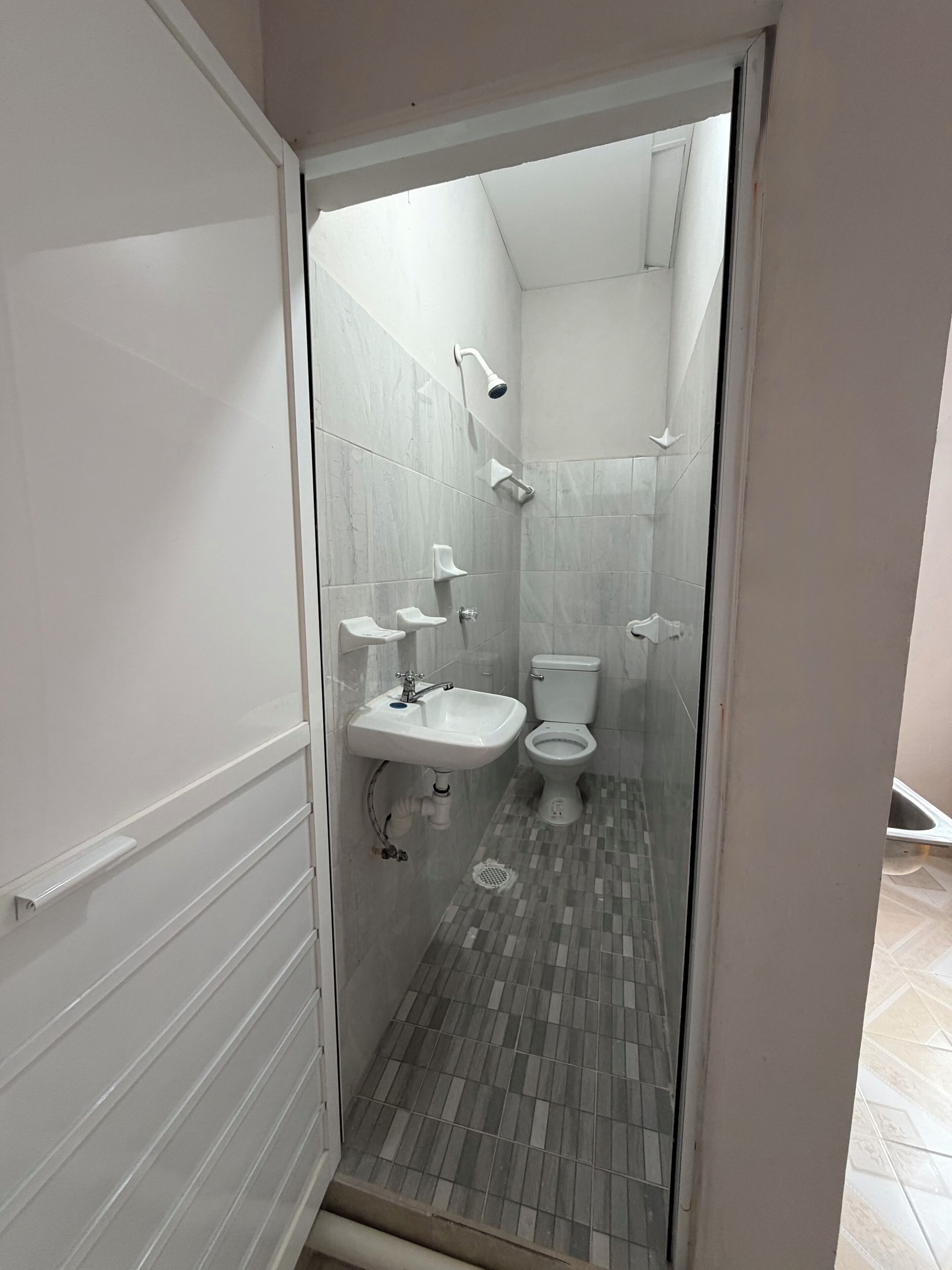 提供毛巾、番梘、廁紙