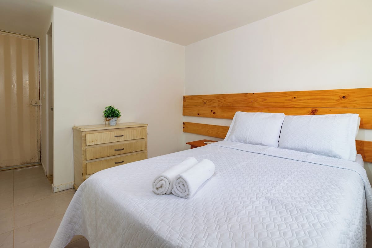 Chambre classique double, 1 lit double, non-fumeur, vue sur le jardin | Literie de qualité, minibar, décor unique, ameublement unique