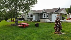 Outdoor dining - Great for couples - The Riverview Suite (Reidville)