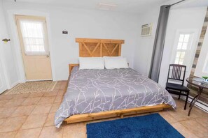 Room - Great for couples - The Riverview Suite (Reidville)