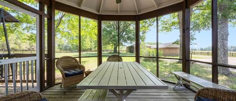 Outdoor dining
