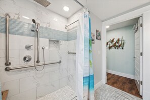 Hair dryer, towels - Seawall Celebration|Walk to Beach + Pleasure Pier (Galveston)