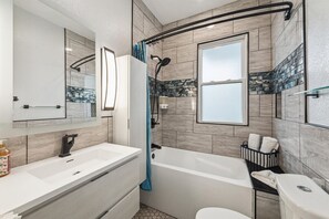 Hair dryer, towels - Seawall Celebration|Walk to Beach + Pleasure Pier (Galveston)