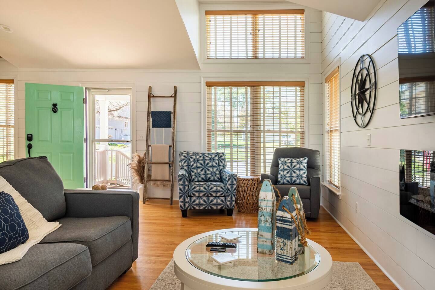 Smart TV, libros y impresora 