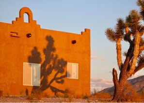 Exterior - Santa fe home at Grand Canyon West Meadview 4+ (Meadview)