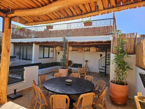 Outdoor dining - Private Riad with Pool & Spa in Marrakech – Entire Riad 5 rooms (Marrakech)